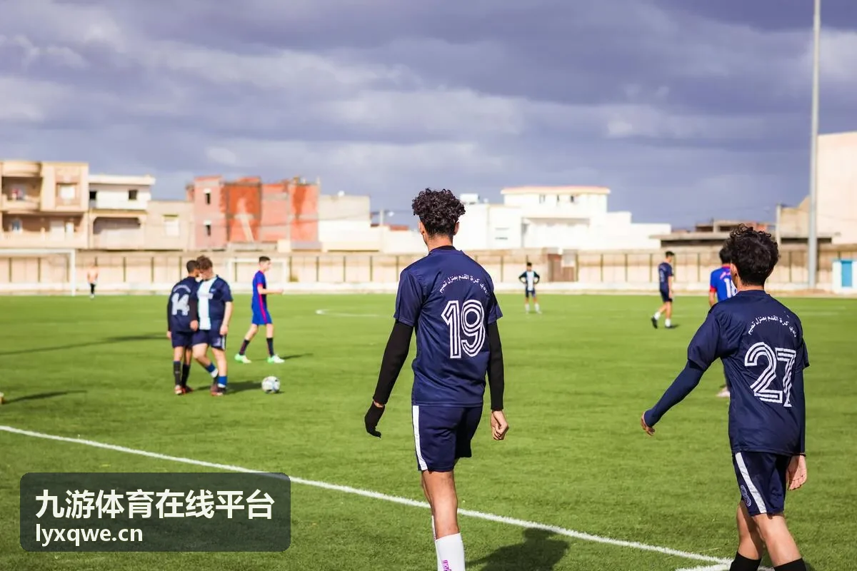九游体育在线平台青少年羽毛球训练营课堂